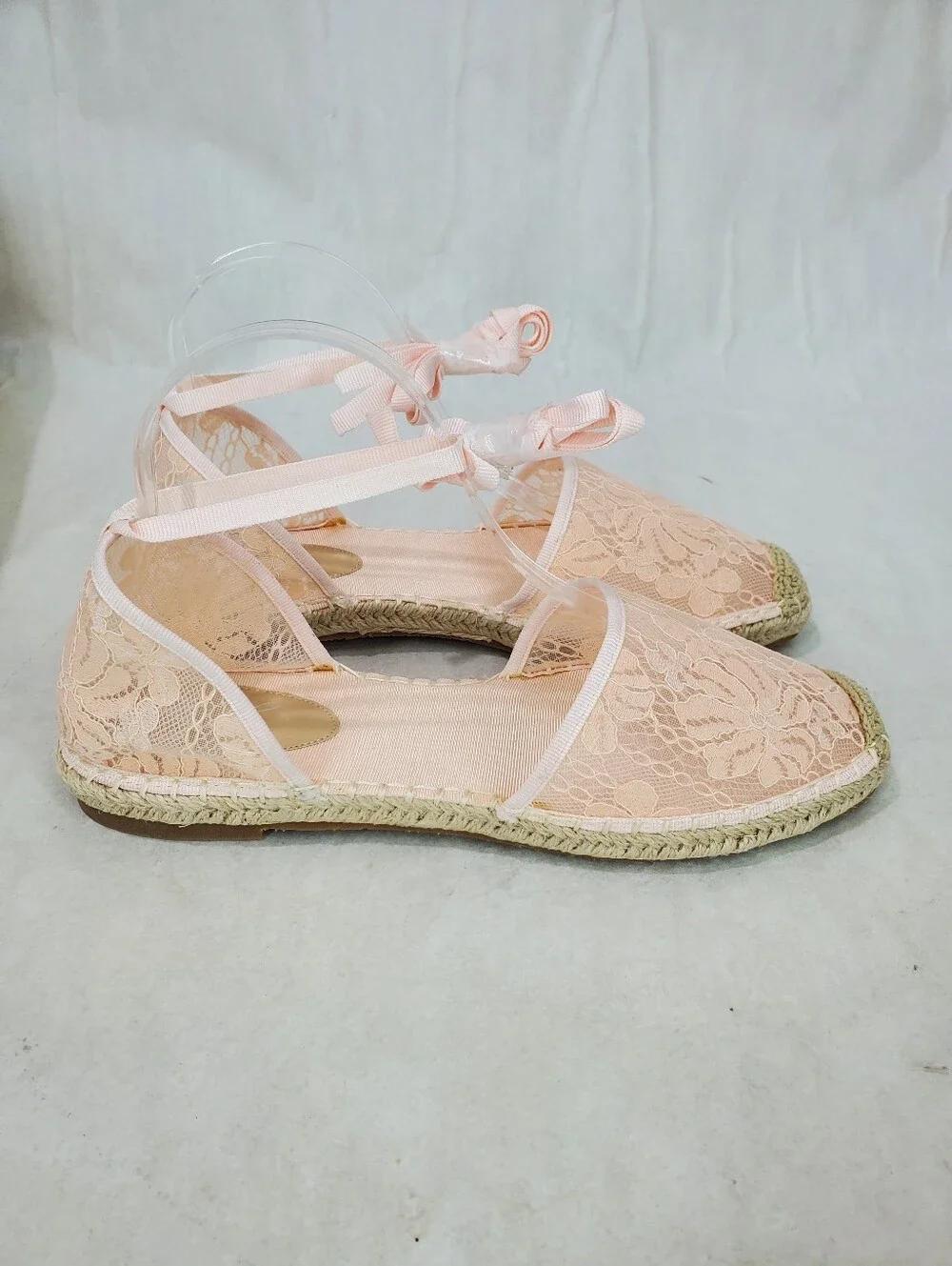 Badgley Mischka Espadrille flats Pink Lace Ankle Tie Girlie Feminine Dainty 8.5